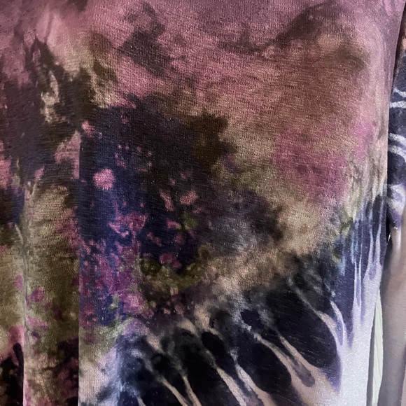 World Unity Top NWT - Picture 3 of 4